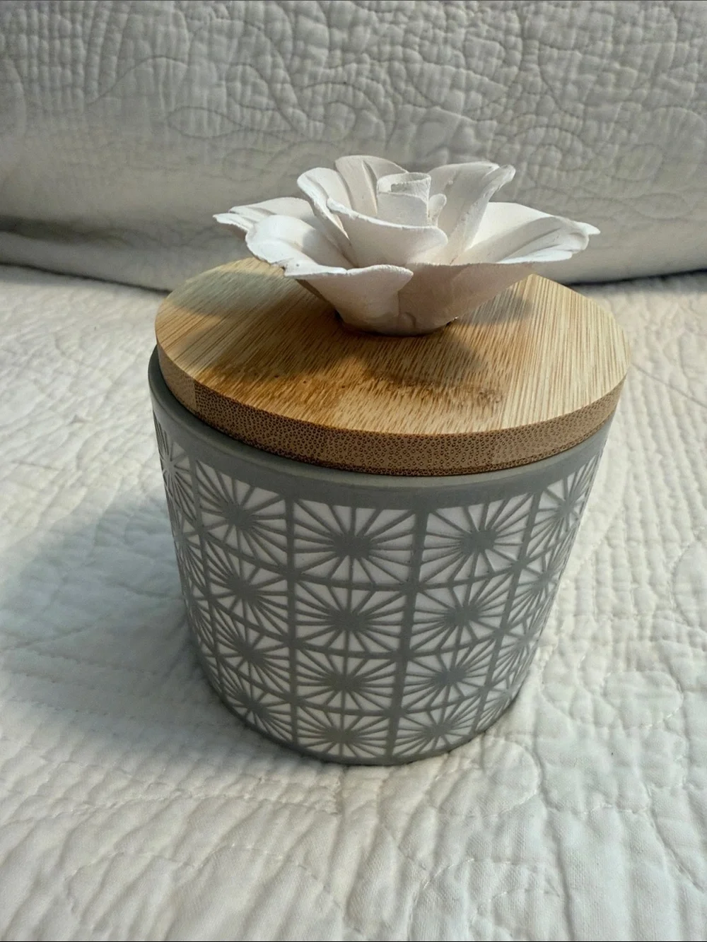 Fusion White Floral Essential Oil Wicking Diffuser
